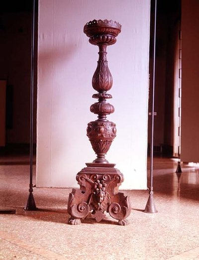 Torchère, uno de un par de Italian School